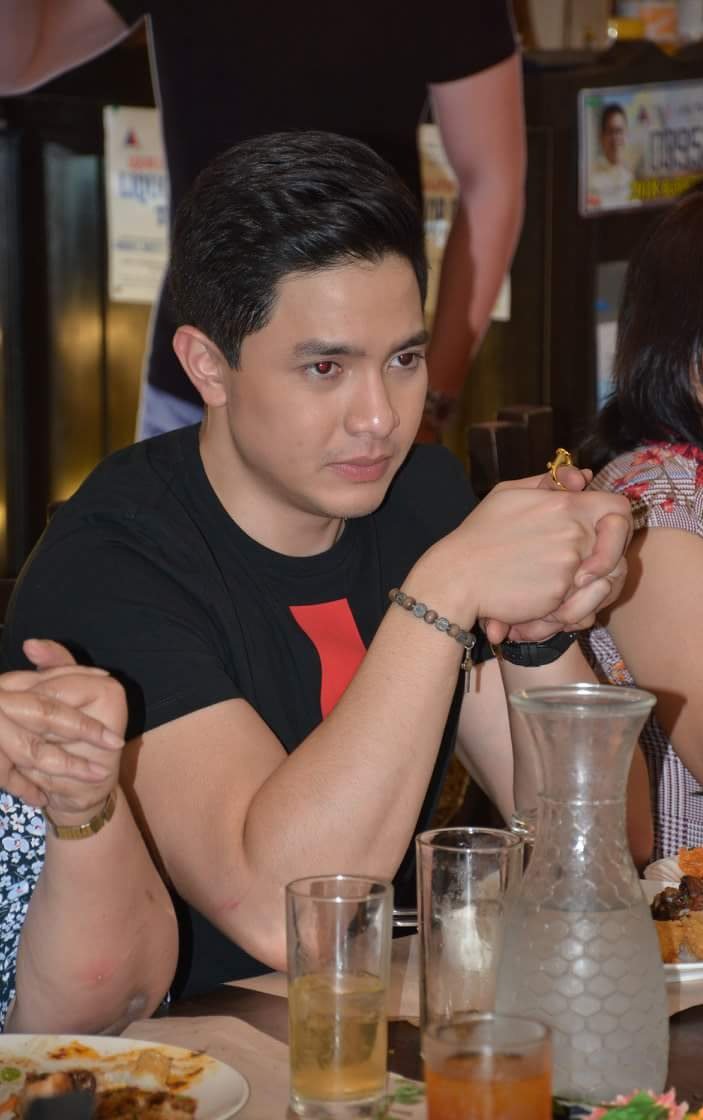 raksnroll's tweet photo. Cleaning my gallery and I saw some anniversary photos.

Etong gwapong to? Sure kayo jan sa mga eme nyo? #ALDENiablyHappy https://t.co/gCgBoV2CLr