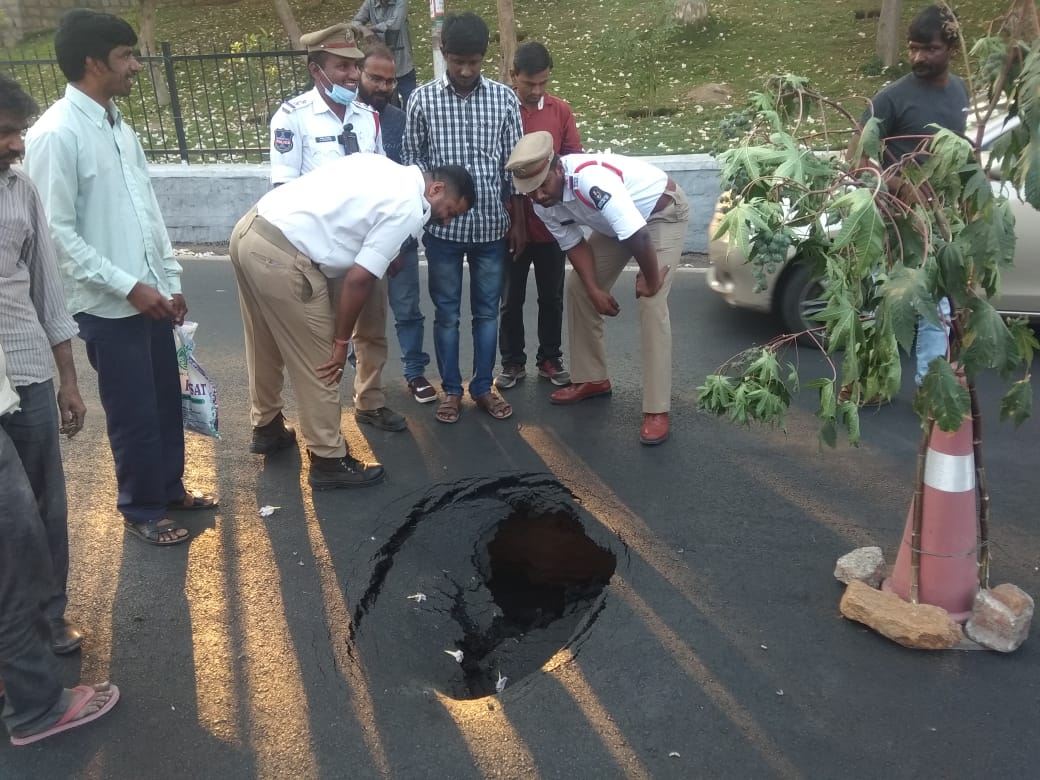 Hyderabad Traffic Police tweet media