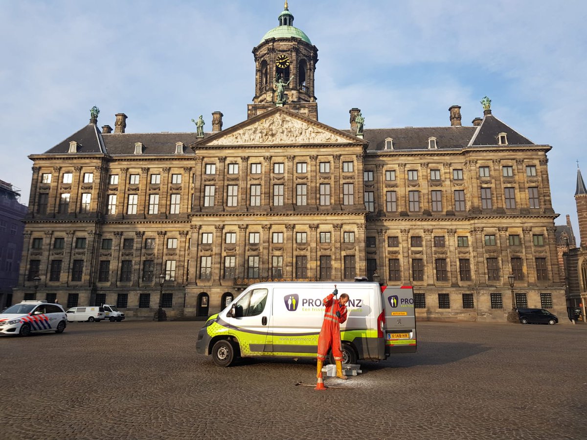 Prommenz's tweet photo. Het @GVBnieuws is voornemens enkele putkasten op de Dam, in de Paleisstraat en in de Mozes en Aäronstraat te vervangen. Afgelopen donderdag hebben Michiel en Dennis alvorens deze werkzaamheden een verkennend bodemonderzoek uitgevoerd. Dit leverende een aantal mooie plaatjes op. https://t.co/87kHBgTJUs
