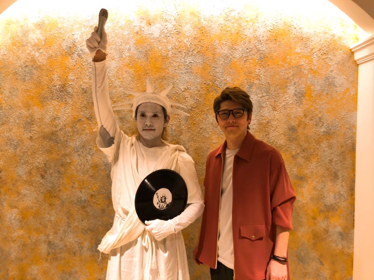 FLOW_official's tweet image. LINELIVEご視聴ありがとうございました‼️
ロゴから抜け出した女神と司会のKEIGOいかがでしたでしょうか👂？
次回放送は4月を予定しております！
お楽しみに🔥

今度は、ボーカル KEIGO・ギターTAKEの姿を是非ライブ会場で🎸🎤
▶︎ flow-official.jp/news/detail.ph…