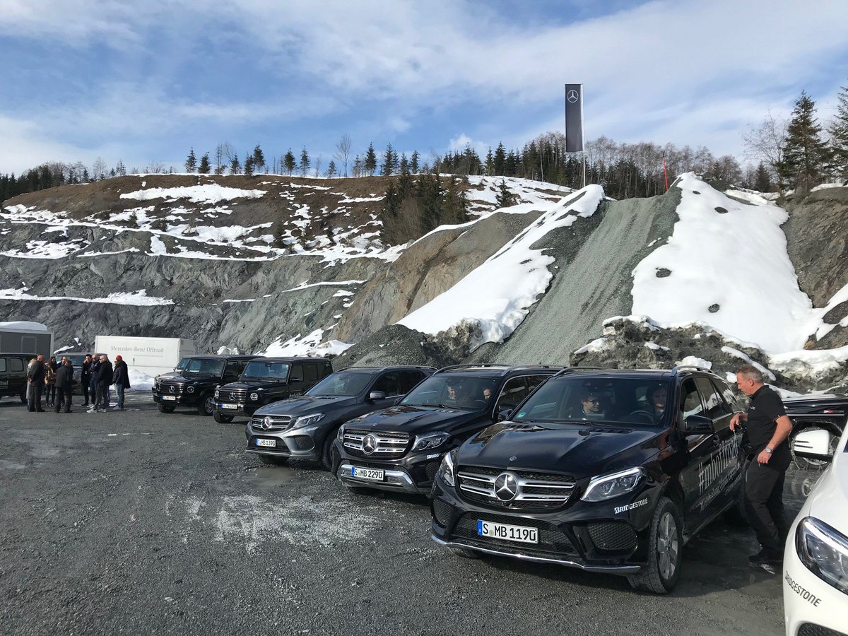 SevenVentures's tweet image. Es war uns eine große Freude, unsere Partner und Digital Leaders bei unserem 7Club Networking Event wieder zu treffen. Inspirierende Reden, anregende Gespräche und eine gemeinsame atemberaubende Mercedes-Benz Offroad Experience! Special thanks to @officiallyjoko @Michaelsen_J #7V