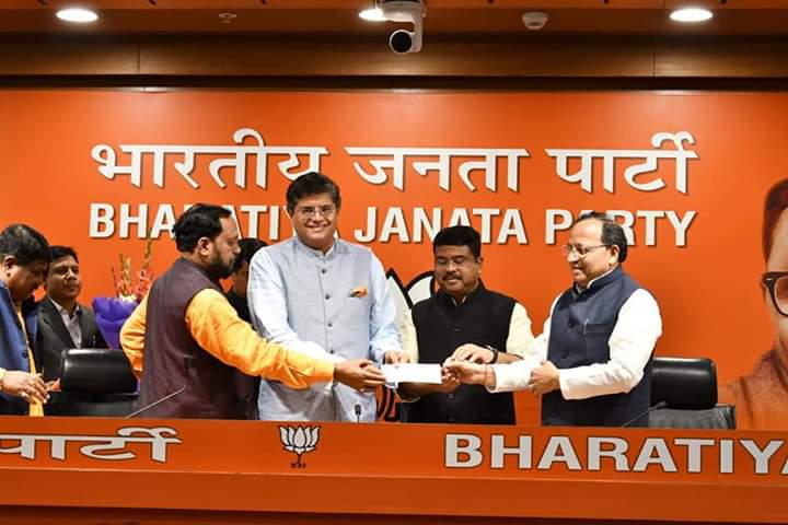 DeepakOdishabjp's tweet photo. ମାନନୀୟ ପ୍ରଧାନମନ୍ତ୍ରୀ ଶ୍ରୀ ନରେନ୍ଦ୍ର ମୋଦିଜୀଙ୍କ ଆଦର୍ଶ ଏବଂ ବିଜେପି ରାଷ୍ଟ୍ରୀୟ ଅଧ୍ୟକ୍ଷ ଶ୍ରୀ ଅମିତ ଶାହଜୀଙ୍କ ବଳିଷ୍ଠ ନେତୃତ୍ୱରେ ଅନୁପ୍ରାଣିତ ହୋଇ ଓଡ଼ିଶାର ଜନପ୍ରିୟ ନେତା ଶ୍ରୀ Baijayant 'Jay' Panda ଆଜି ବିଜେପି  ଭାରତୀୟ ଜନତା ପାର୍ଟିରେ  ଯୋଗ ଦେଇ ଥିବାରୁ  ଆପଣକୁ ହାର୍ଦ୍ଦିକ ସ୍ୱାଗତ୍ ଏବଂ ଅଭିନନ୍ଦନଶ୍ରୀ @PandaJay https://t.co/tvnKCvQnVz