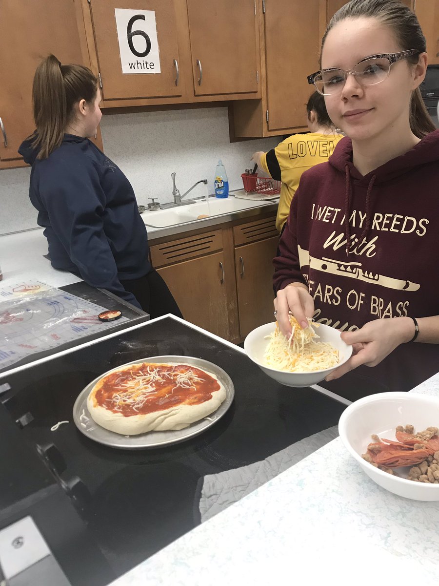 MissToyFACs's tweet photo. These Panthers made some yummy pizza last week 🍕@elwood_hs https://t.co/M3w3xkr3o3