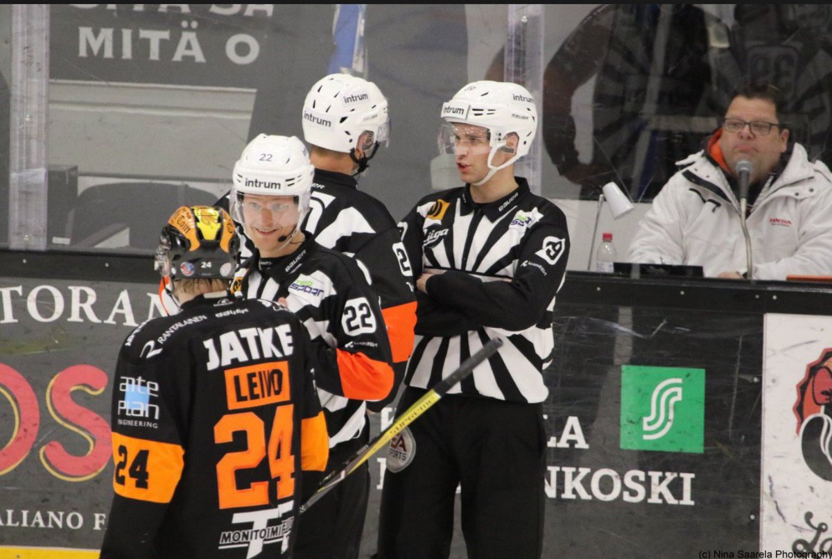Ninaaa92's tweet photo. https://t.co/lwIuZu3SeK #Liiga #raitapaidat #kouvola #lumonareena #tuomarit #liigatuomarit https://t.co/AJsoybCvGX