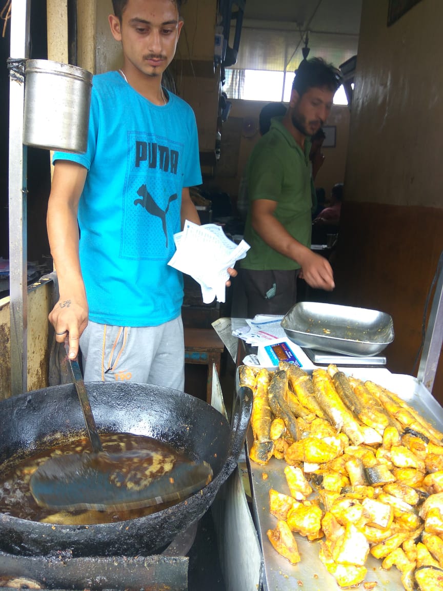 Chef_SherryM's tweet photo. This street food delicacy from #Chamba #HimachalPradesh is seasoned with an interesting tale.
Check out the Gulguli Food Story https://t.co/pNWPqPXORi
#AGirlFromTheHills #VerySherry #Gulguli #SwatiFish #FoodStories #Machchhi #HimachaliLife #HiddenGems #Roots #BackToTheRoots https://t.co/zodkx4LY1n