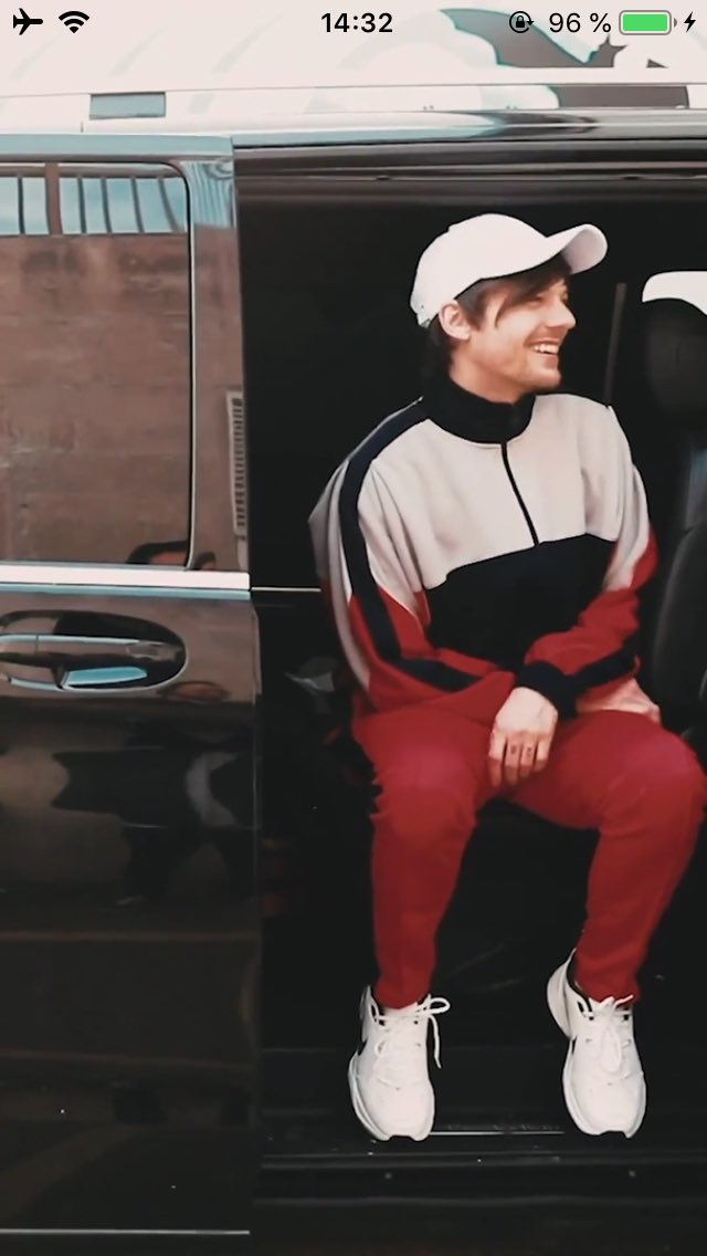 LHupdates's tweet photo. [FULL VIDEO] 🎥 Louis Tomlinson for ‘Two of Us’ promo.
#TwoOfUsHotspots

🎞 | https://t.co/E4CrVG1pkR https://t.co/EcBbZCoIWE