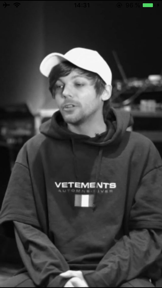 LHupdates's tweet photo. [FULL VIDEO] 🎥 Louis Tomlinson for ‘Two of Us’ promo.
#TwoOfUsHotspots

🎞 | https://t.co/E4CrVG1pkR https://t.co/EcBbZCoIWE