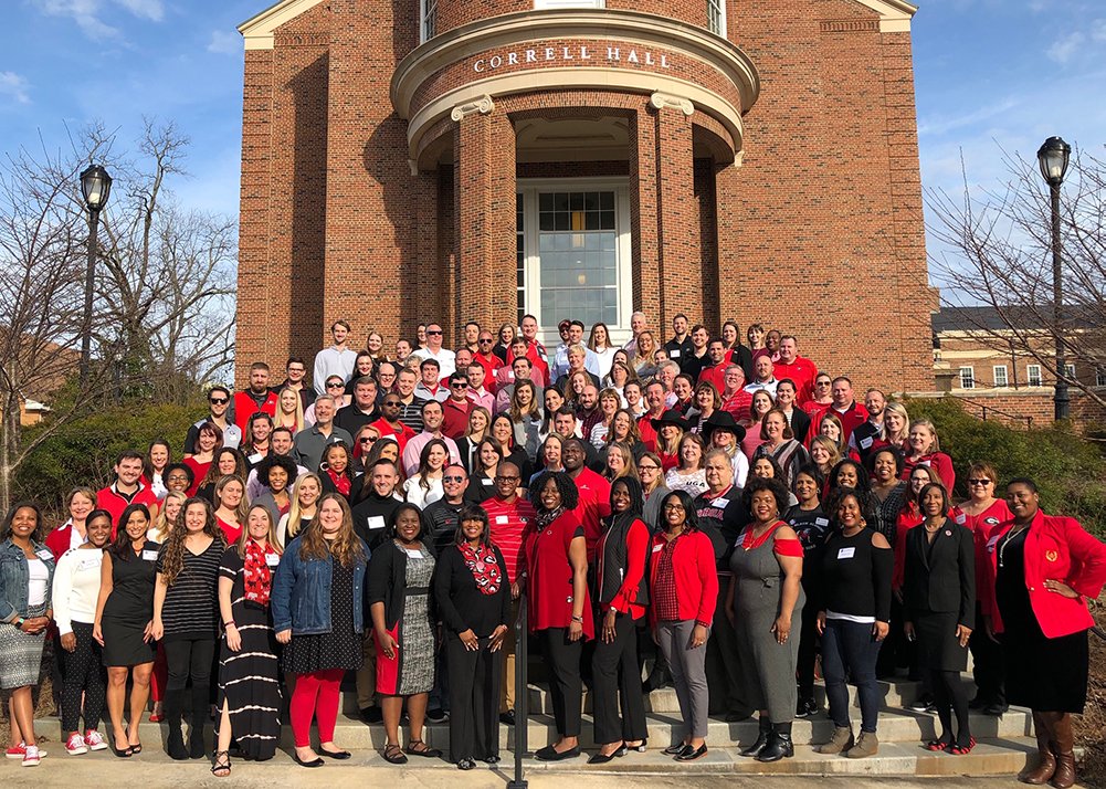 ugaalumniassoc's tweet photo. This past weekend, we welcomed our alumni volunteers from across the country back to Athens for a weekend of training and networking at #UGAALA. #AlwaysADawg https://t.co/tgyGWgVf8M