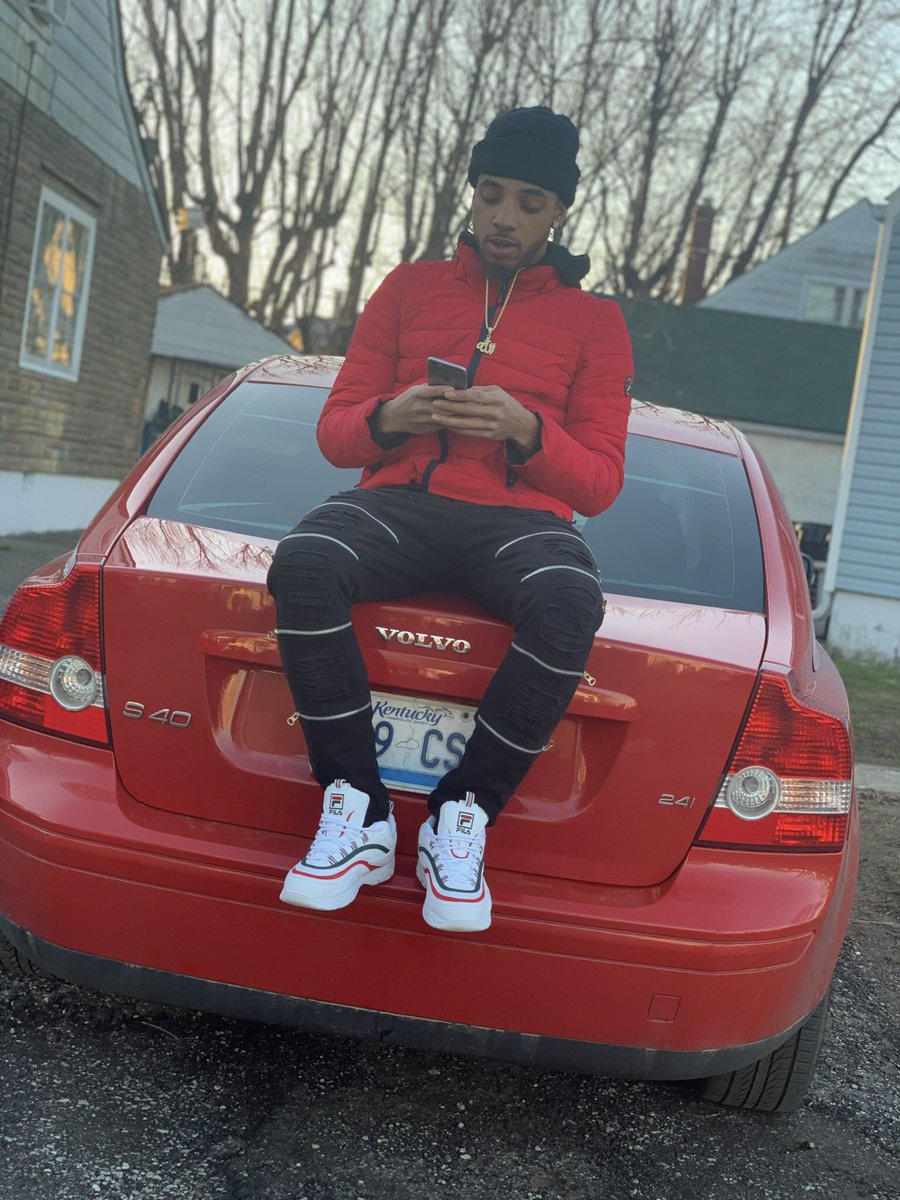 cornell__p's tweet photo. They hate me 🖕🏽 https://t.co/K3u9ORMZdq
