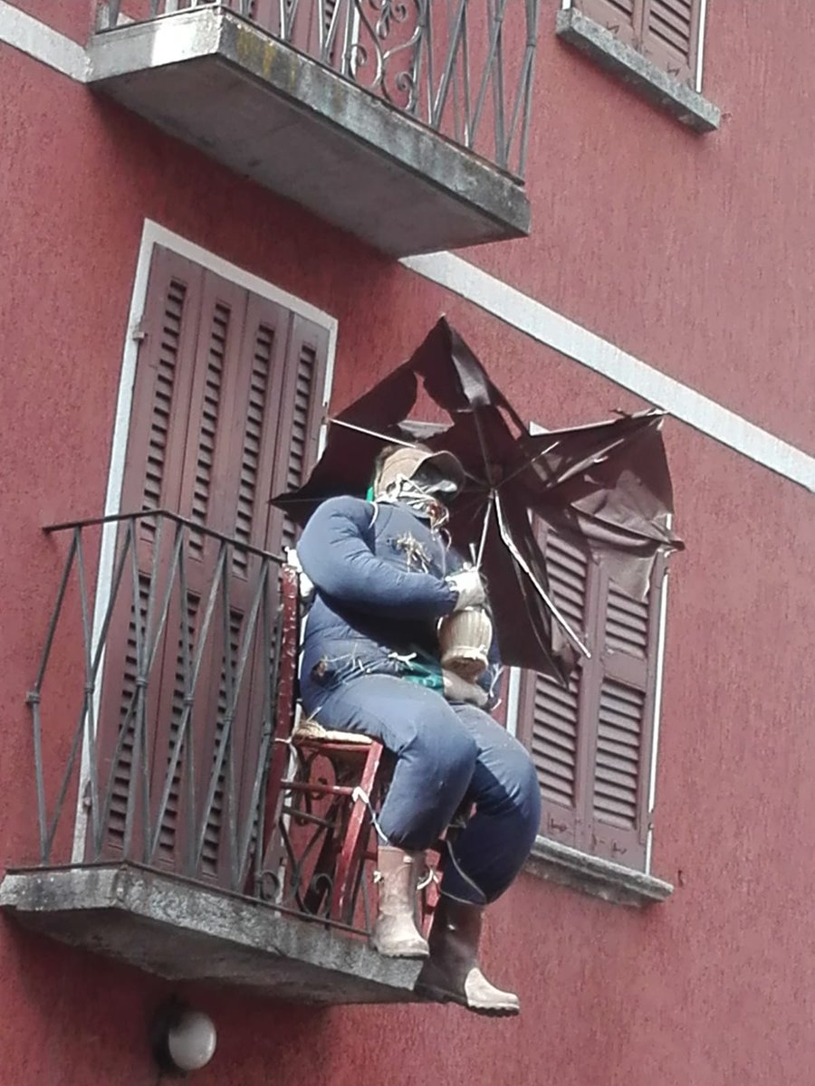 iatcomo's tweet photo. #Carnevale storicho di #Schignano #lakecomo #inLombardia Domani gran sfilata con veglione e rogo di mezzanotte https://t.co/GyfLW83Gj1