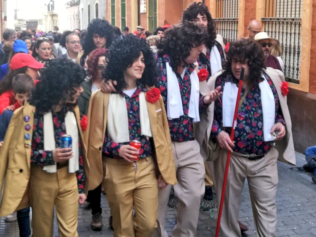 TinoTelde's tweet photo. Con ustedes una leyenda de Cádiz, el Selu!! sigue siendo el rey de la ironía y el doble sentido. Para los amantes del humor irónico esto es lo más GRANDE, todo un honor tener una foto con el... Inolvidable #COAC2018FINAL #CODIGO19 https://t.co/ya0QodW6Z4