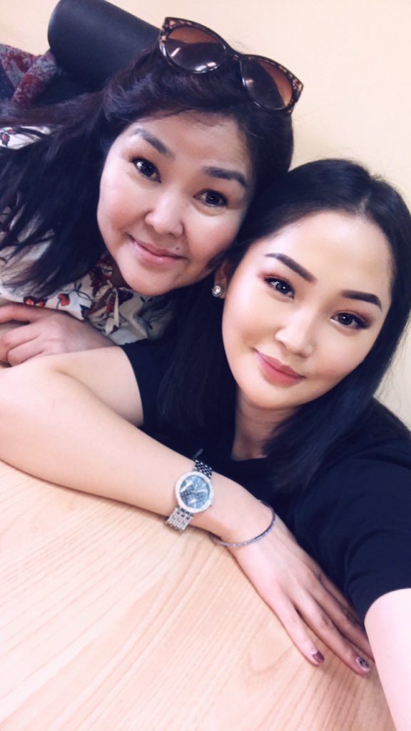 СТА Энхтуяа багштайгаа сэлфи хийв шдээ... Үнэхээр гоё хоолойтой , мундаг, гэгээлэг, гэрэл цацруулсан багш минь 🥰🥰🥰 UBS TV-ийн ахисан шатандаа яваад л байна даа ✨🤩❤️