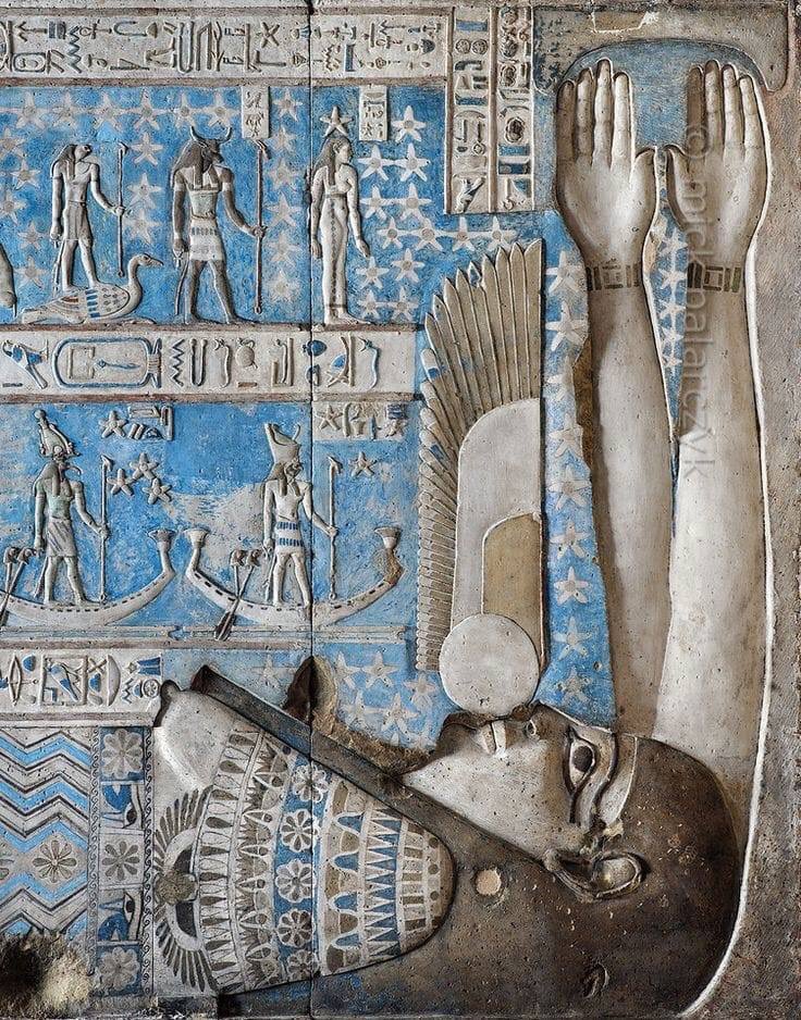 megiptu's tweet photo. Un sol poniente alado es tragado por la diosa del cielo Nut en el techo astronómico de la sala hipóstila exterior del Templo Hathor en Dendera.
Foto por: Ashraf Elwan
Fuente: Egypt Cradle of Civilization https://t.co/7J8xPHQ4fz