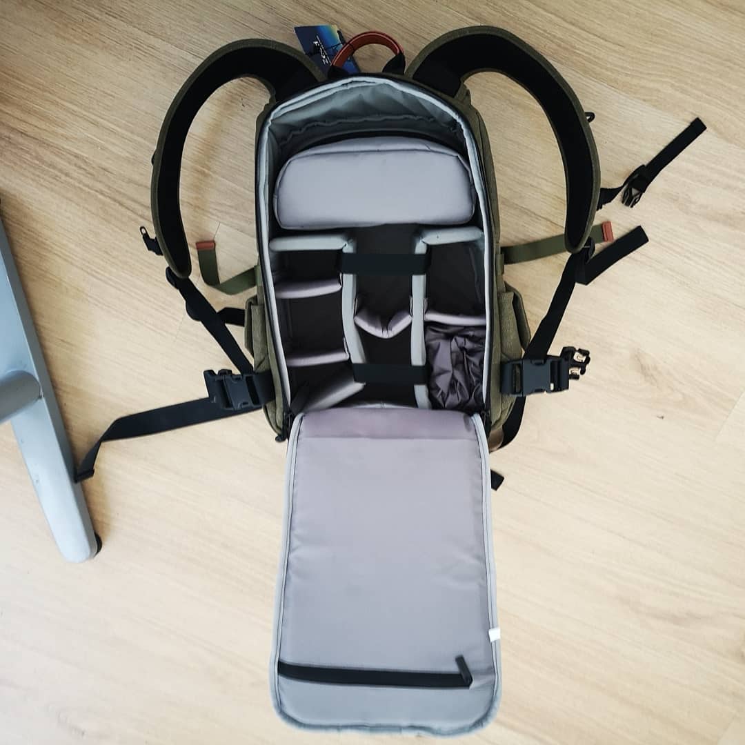 ciscoverychanne's tweet photo. Por fin ha llegado mi nuevo equipamiento para sobrevivir a los eventos / sesiones de fotos, ya no iré mega cargado y limitado en movimiento 💪 en @Freakcon_es la estrenaré 😊
#ciscoverychannel #youtube #youtuber #mochila #bag #zecti #fotografia #fotografo https://t.co/t94c9UKV4E