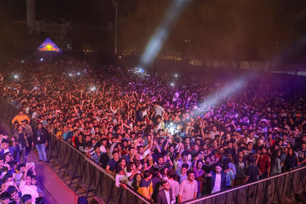 Red Bull India (@redbullindia) on Twitter photo .@RedBull_Music Presents <a href="/NUCLEYA/">NUCLEYA</a> and <a href="/MoskoDelhi/">Mosko Official</a> set off all kinds of dhamakas 💥💥 at <a href="/ParulUniversity/">Parul University</a> in Vadodara. Check it out 👇🏻 .@RedBull_Music Presents <a href="/NUCLEYA/">NUCLEYA</a> and <a href="/MoskoDelhi/">Mosko Official</a> set off all kinds of dhamakas 💥💥 at <a href="/ParulUniversity/">Parul University</a> in Vadodara. Check it out 👇🏻