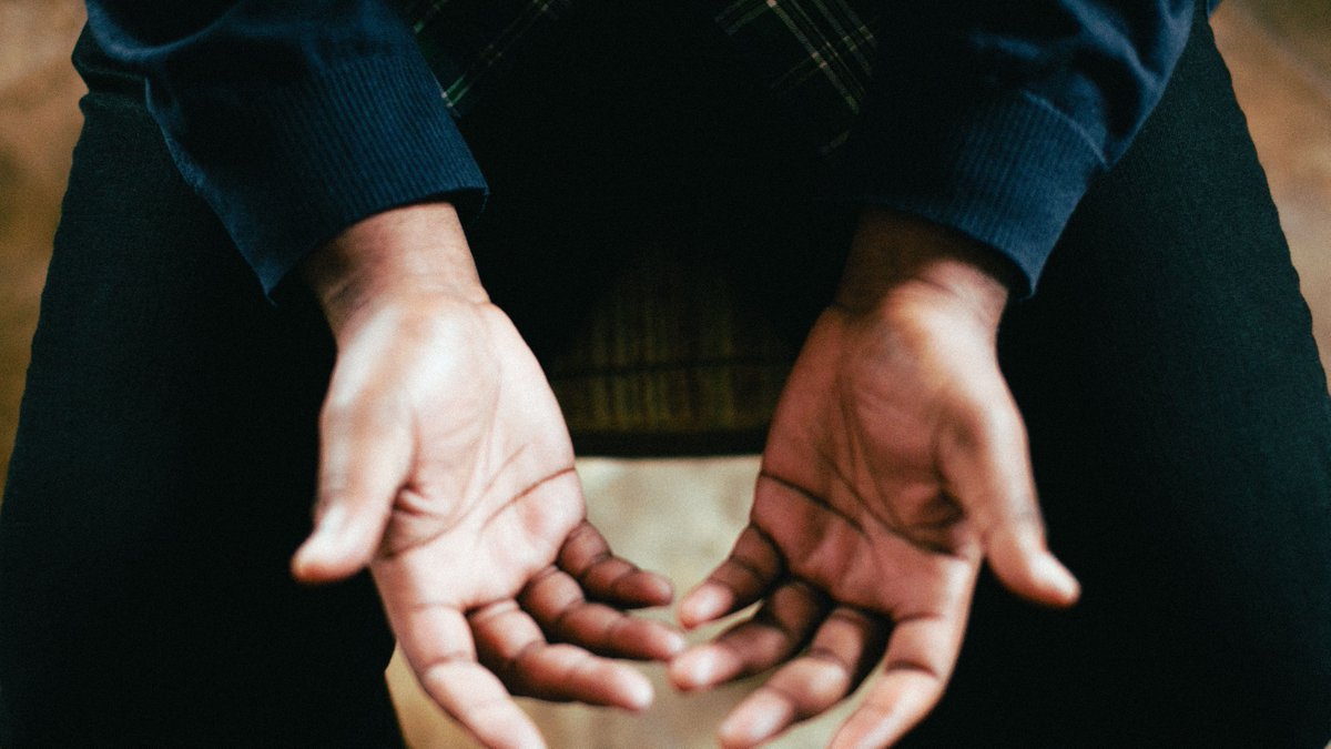 sendrelief's tweet photo. Do you have skills or talents you can use to serve others? 
Are you a teacher? Teach ESL classes. 
A photographer? Provide portraits for homeless families. 
An accountant? Teach money management to those with financial burdens. 
A nurse? Volunteer for a mobile medical clinic. https://t.co/IcDzlLtswk