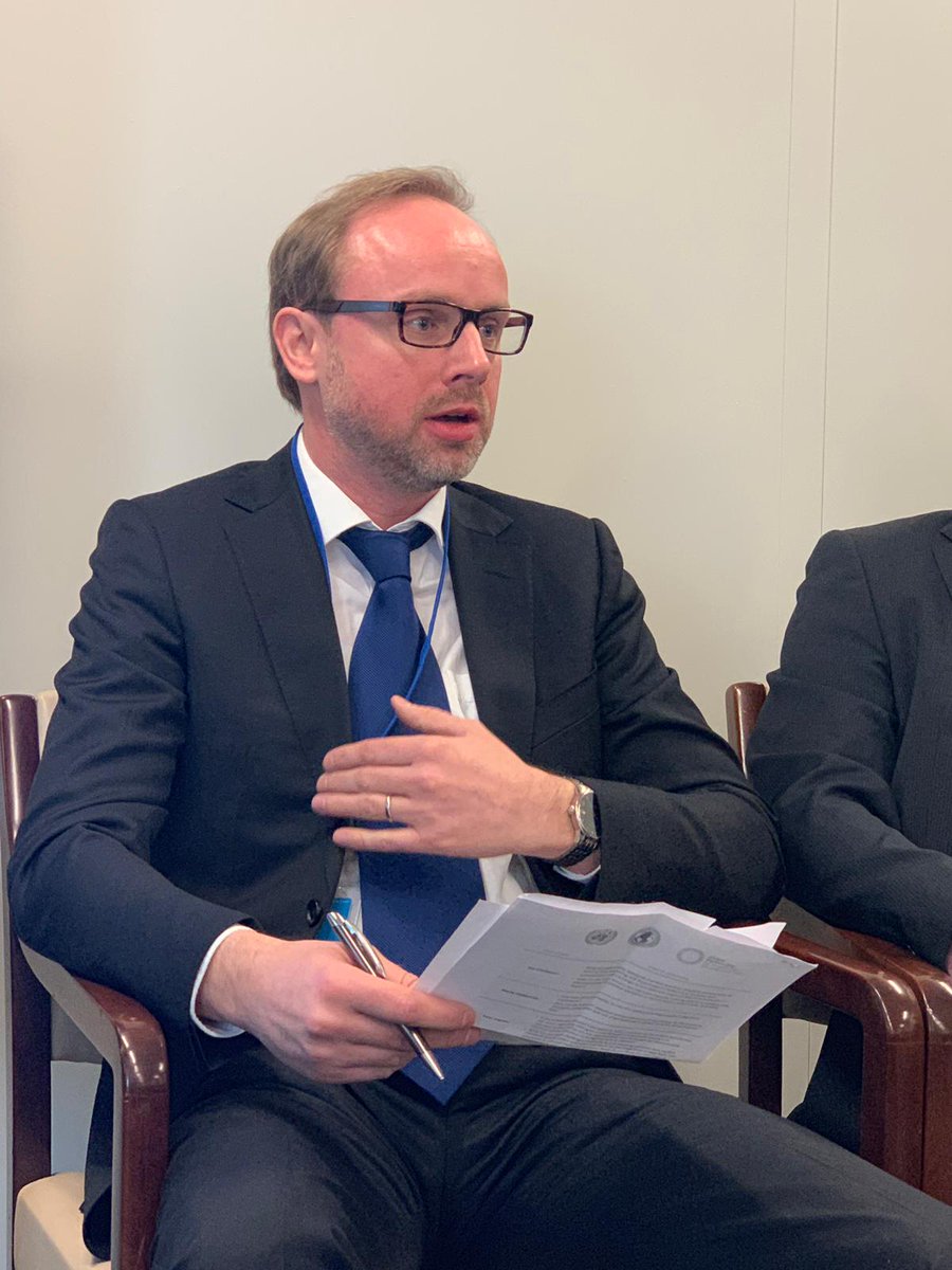 Data4SDGs's tweet photo. Jonathan @Challener of @OECDdev dives in to the technical discussion discussing standards & #opensource tools to help achieve data #interopeability for #Agenda2030. #UN50SC https://t.co/deNdLfPj9S