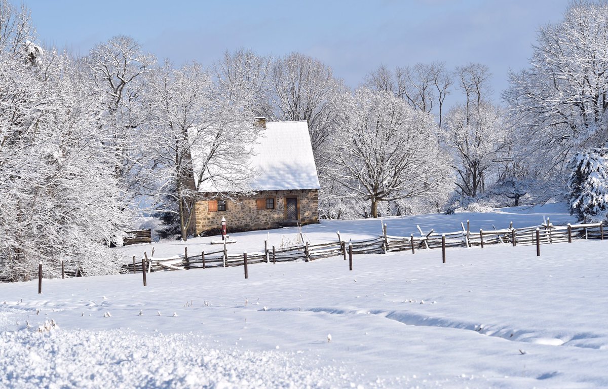 SuzetteLNP's tweet photo. The Hans Herr House in West Lampeter Township on Monday morning. @LancasterOnline #lancastersnow https://t.co/NkqjBkzMIE