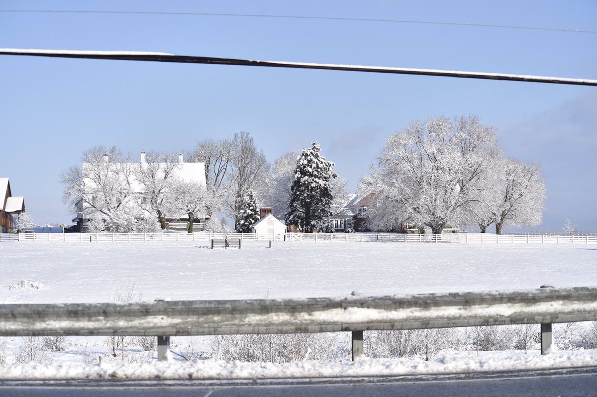 SuzetteLNP's tweet photo. The Hans Herr House in West Lampeter Township on Monday morning. @LancasterOnline #lancastersnow https://t.co/NkqjBkzMIE