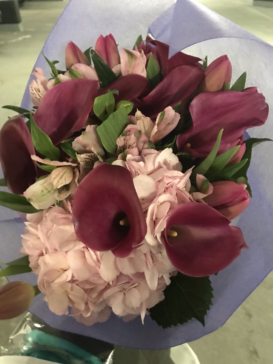 karahuberpiano's tweet photo. Thank you NYCO for the beautiful flowers! 💐 It was such a pleasure playing Rhapsody in Blue with you! #gershwin #toronto @NYCO4 https://t.co/kKPKUJnpRc