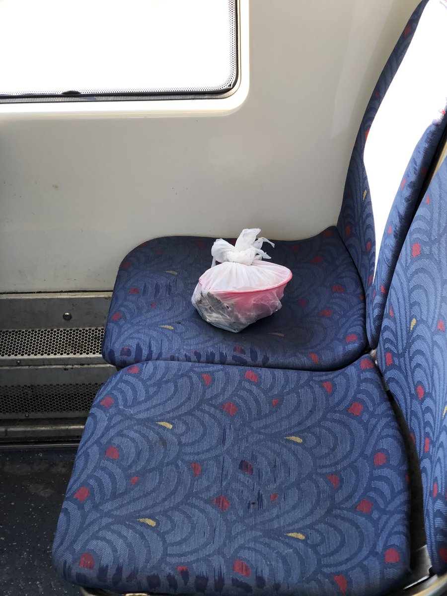 metrotransients's tweet image. Hey! I left you a morning breakfast treat. Of... something tied up in a plastic bag. Happy Monday. Green Line, 8:09AM, March 4th. #minneapolis #stpaul #metrotransitmn @MetroTransitMN #greenline