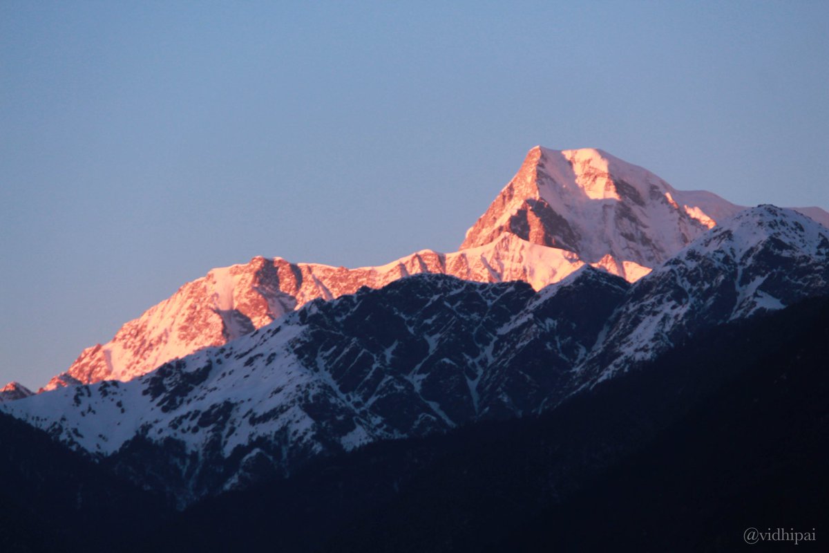 vidhipai95's tweet photo. Sunset on Nanda Ghunti seen from Lohajung, a small village located in the Chamoli District of the gharwal Himalayas. #uttrakhanddairies #nandadevi #nandaghunti #brahamtaaltrek #himalayandiaries #himalayangeographic #himgeotravel #natgeoyourshot #natgeoindia #incredibleindia https://t.co/xTIHc7XZmD