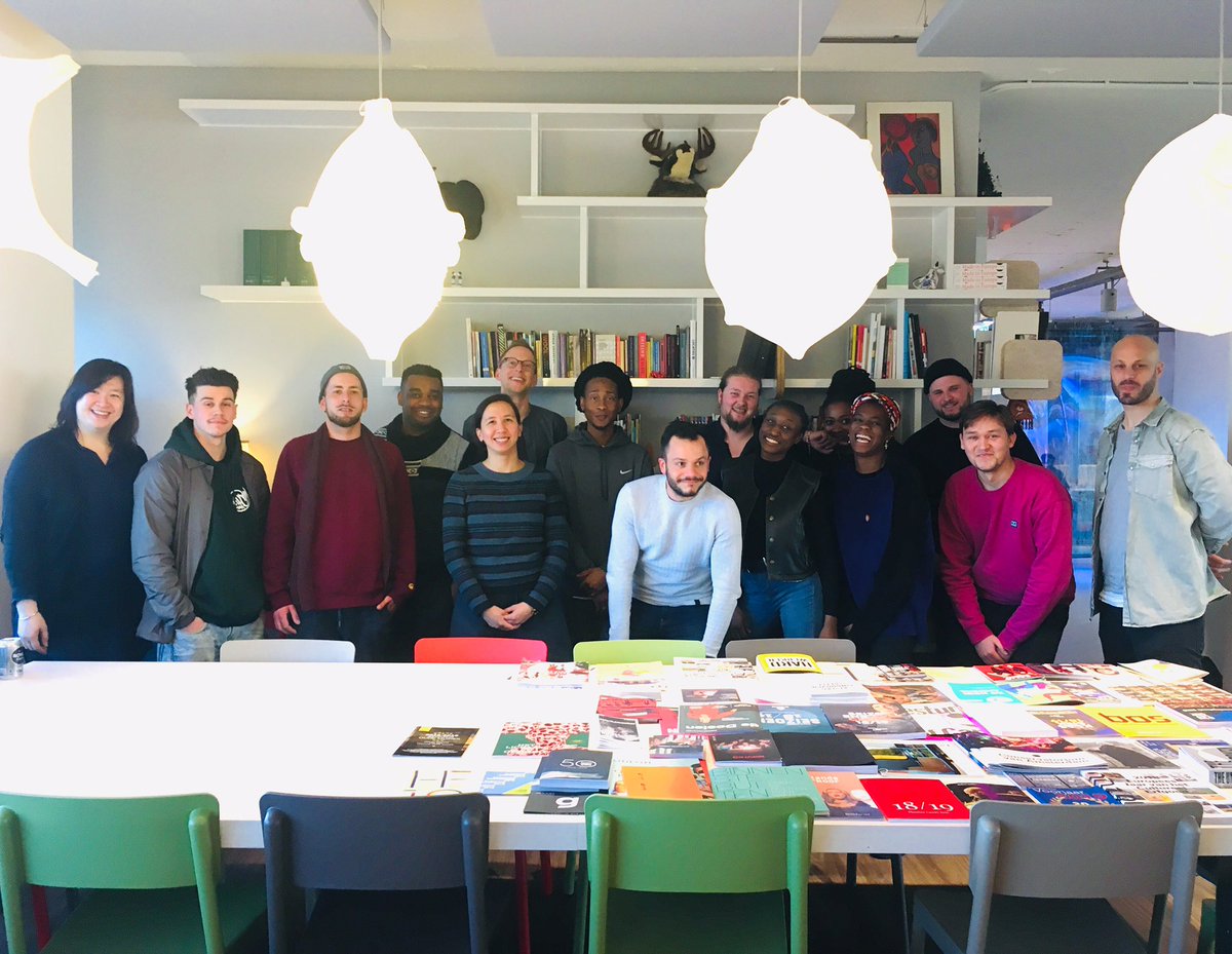 Volle bak! Maar liefst 13 van de 16 #matchmakerscultuur op bezoek vandaag bij <a href="/FPodiumkunsten/">Fonds Podiumkunsten</a>. Ervaren en kersverse matchmakers komen bijeen in #070 om ervaringen uit te wisselen over het signaleren van veelbelovende cultuurmakers in hun stad.