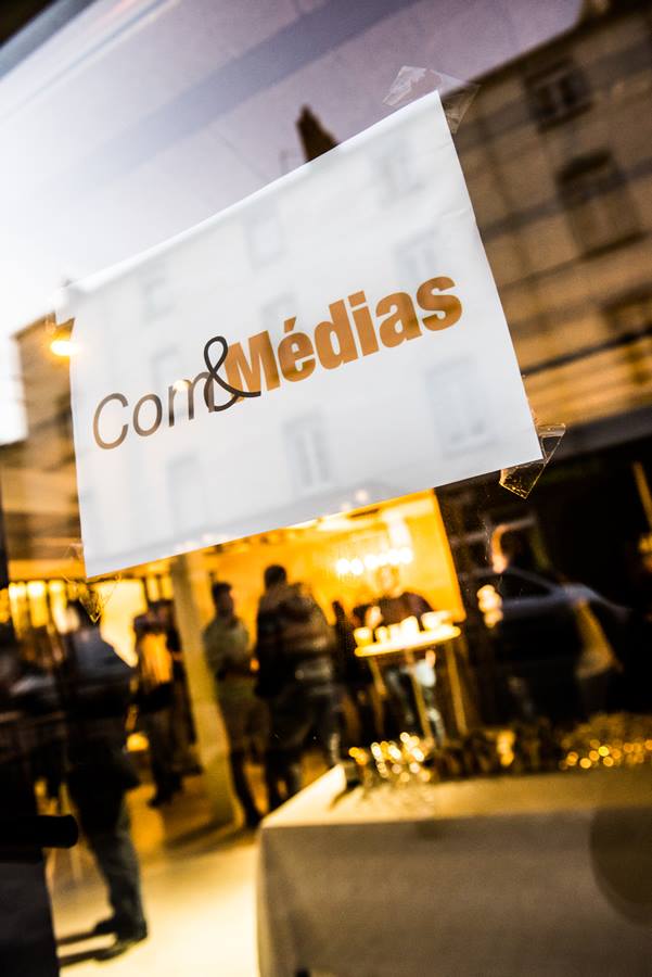 Mardi 5 mars à 18h30, c'est le HAPPY COM, l'afterwork des adhérents <a href="/reseauAPCOM/">APCOM</a>. Chaque mois nous découvrons un nouveau lieu et demain nous serons accueillis chez <a href="/CometMedias/">Lettre Com&Médias</a> !