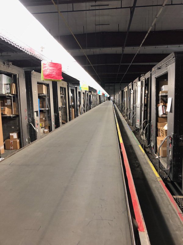 Kirsten_2817's tweet photo. Starting Monday like we left off on FridayππΌ! π» town waiting for drivers to start! @ups #LakeDelton #Preload has set the day up for success! #TargetZero #PerfectServiceMonday @KellyDeblaere @MikeJeanette525 https://t.co/S08YJcjuOE