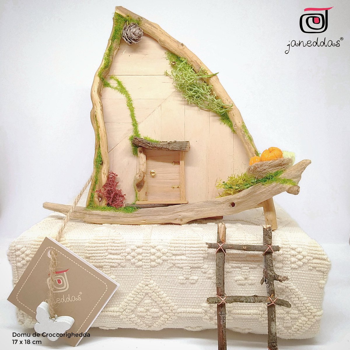 Quale regalo migliore per amici che acquistano la loro nuova #casa? Un buon auspicio per portare belle energie e un pizzico di #magia! 💫🏡💕 

➡️janeddas.etsy.com

#janeddas #sardegna #newhome #Janas #gift #Fairydoor