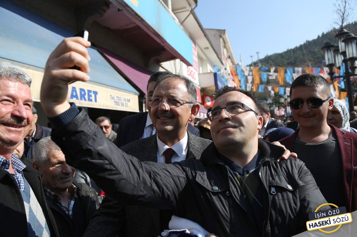 mehmetozhaseki's tweet photo. #Nallıhan sokaklarındaki yürüyüşümüzde vatandaşlarımızla selamlaştık. Birbirinden güzel ikramları ve yoğun ilgileri için teşekkürlerimi sunuyorum.

#BelediyeİşiGönülİşi
#İşinÖzüHasekiSözü https://t.co/J2DSJV4sEd