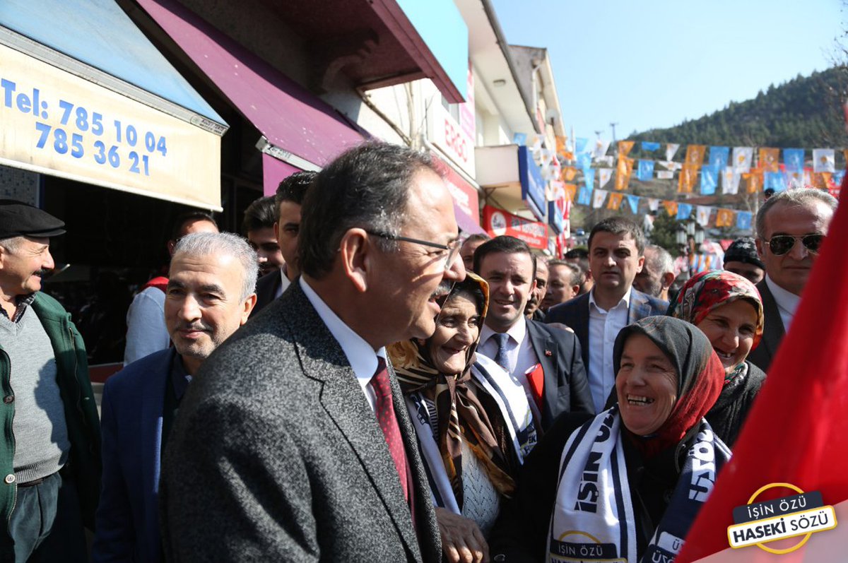 mehmetozhaseki's tweet photo. #Nallıhan sokaklarındaki yürüyüşümüzde vatandaşlarımızla selamlaştık. Birbirinden güzel ikramları ve yoğun ilgileri için teşekkürlerimi sunuyorum.

#BelediyeİşiGönülİşi
#İşinÖzüHasekiSözü https://t.co/J2DSJV4sEd