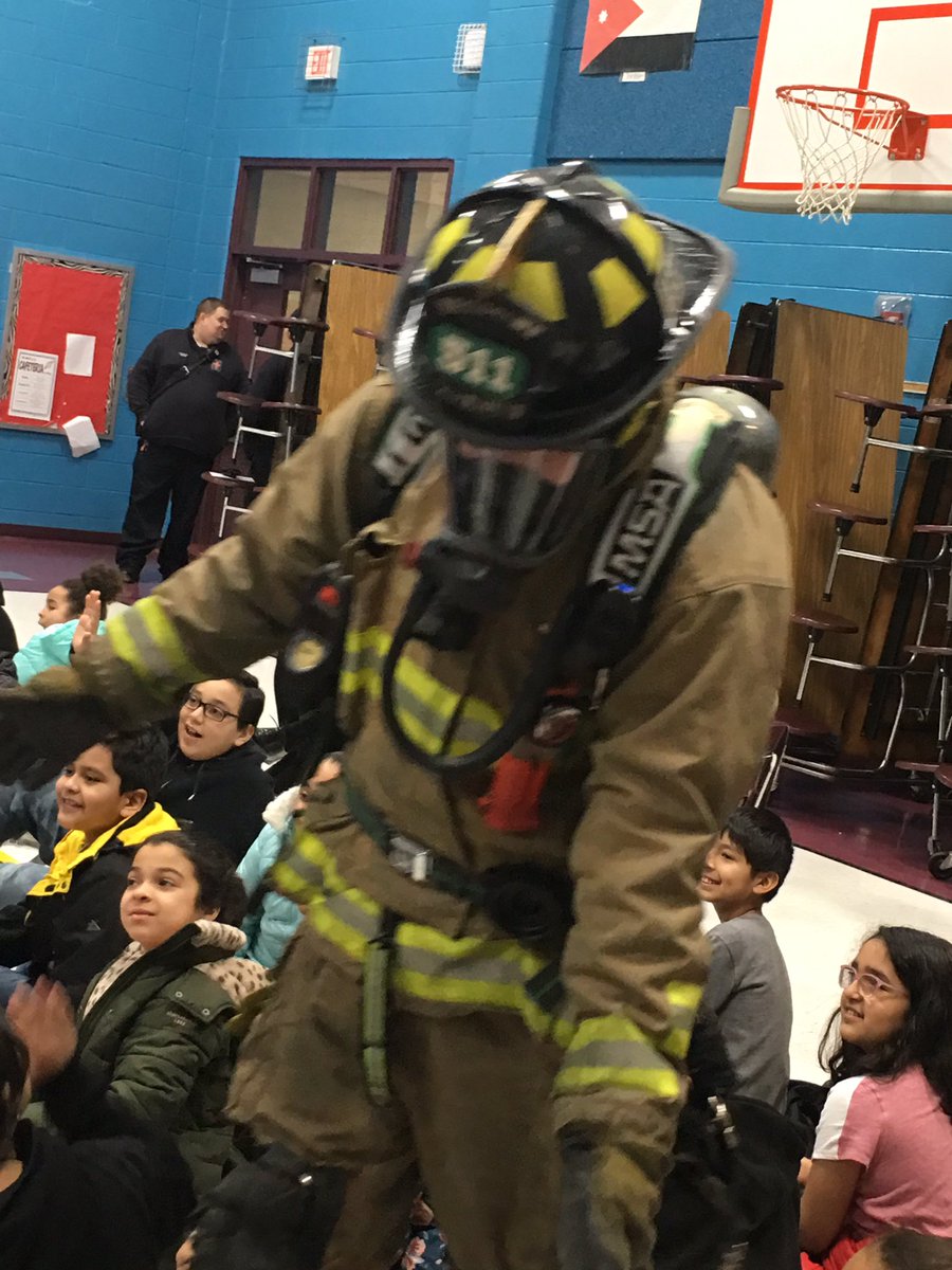 EllisSoars's tweet photo. 2nd and 4th grade learning about fire safety. What a great way to start our Monday off by learning from our community helpers. Thanks to station #local2598 #PositivelyPWCS https://t.co/9HjZyHdzk7
