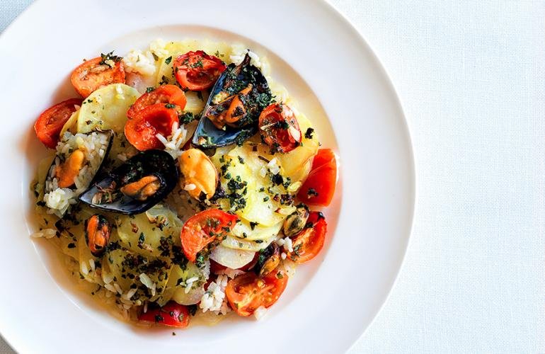 What better way to enjoy your vacation by the sea in one of our beautiful Holiday Rentals than to indulge in one of Puglia's most tasty and traditional dishes! 
Re-create the taste of Puglia in your own kitchen! bit.ly/2Hf7kVC

#helloapulia #weareinpuglia #italianfood