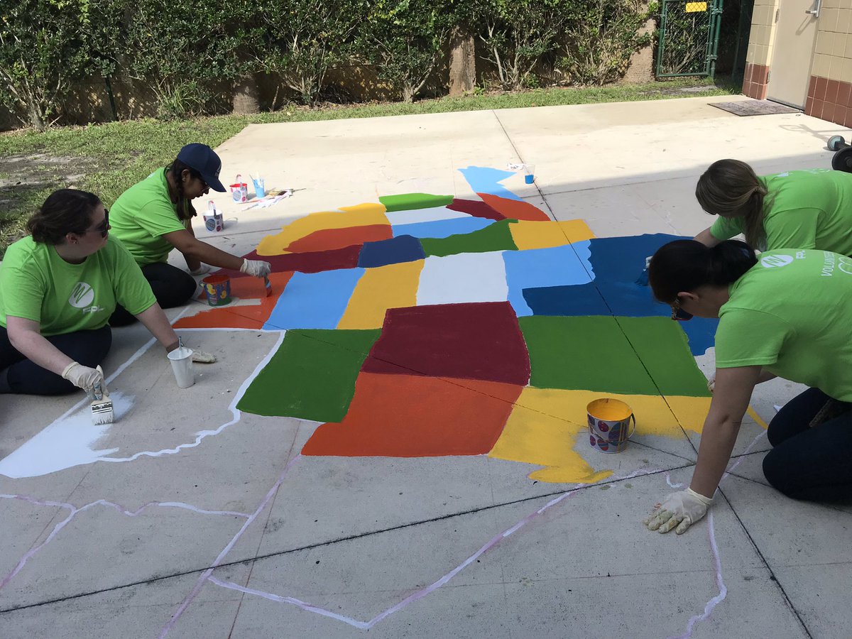 KChapmanReports's tweet image. Right now @insideFPL volunteers are sprucing up the Marjorie S. Fisher Boys and Girls Club in West Palm Beach as part of the company’s “Care Week” @CBS12