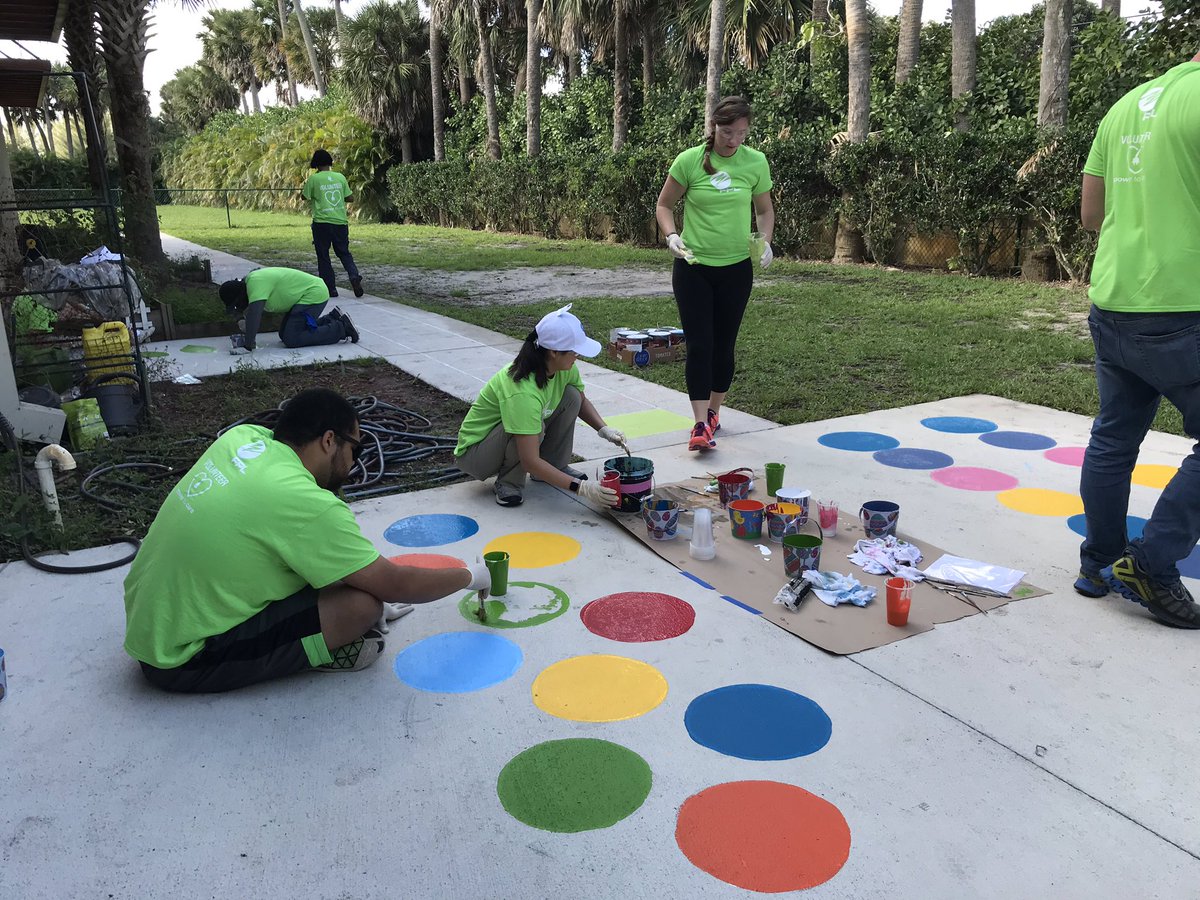 KChapmanReports's tweet image. Right now @insideFPL volunteers are sprucing up the Marjorie S. Fisher Boys and Girls Club in West Palm Beach as part of the company’s “Care Week” @CBS12