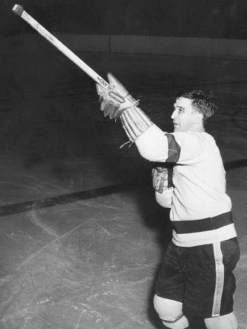 spittinchiclets's tweet photo. Rest in Peace to NHL legend Ted Lindsay who passed away this morning at the age of 93. https://t.co/PP6nozjUu8