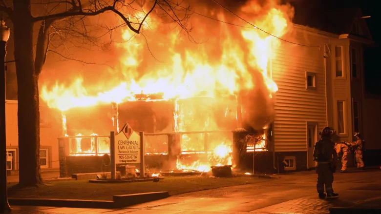 CBCHamilton's tweet photo. .@McMasterU researchers develop sensor to track firefighters in dangerous situations. https://t.co/ekfrpU3N9a #HamOnt https://t.co/GM6qea4zOt