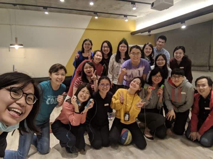 ChloeH1018's tweet photo. Today is #womenwhocodeTaipei warmup party.
Got a chance to know other volunteers and more wemen in the tech field.
😄
#womenwhocode #taipei https://t.co/7X1lok2R0d