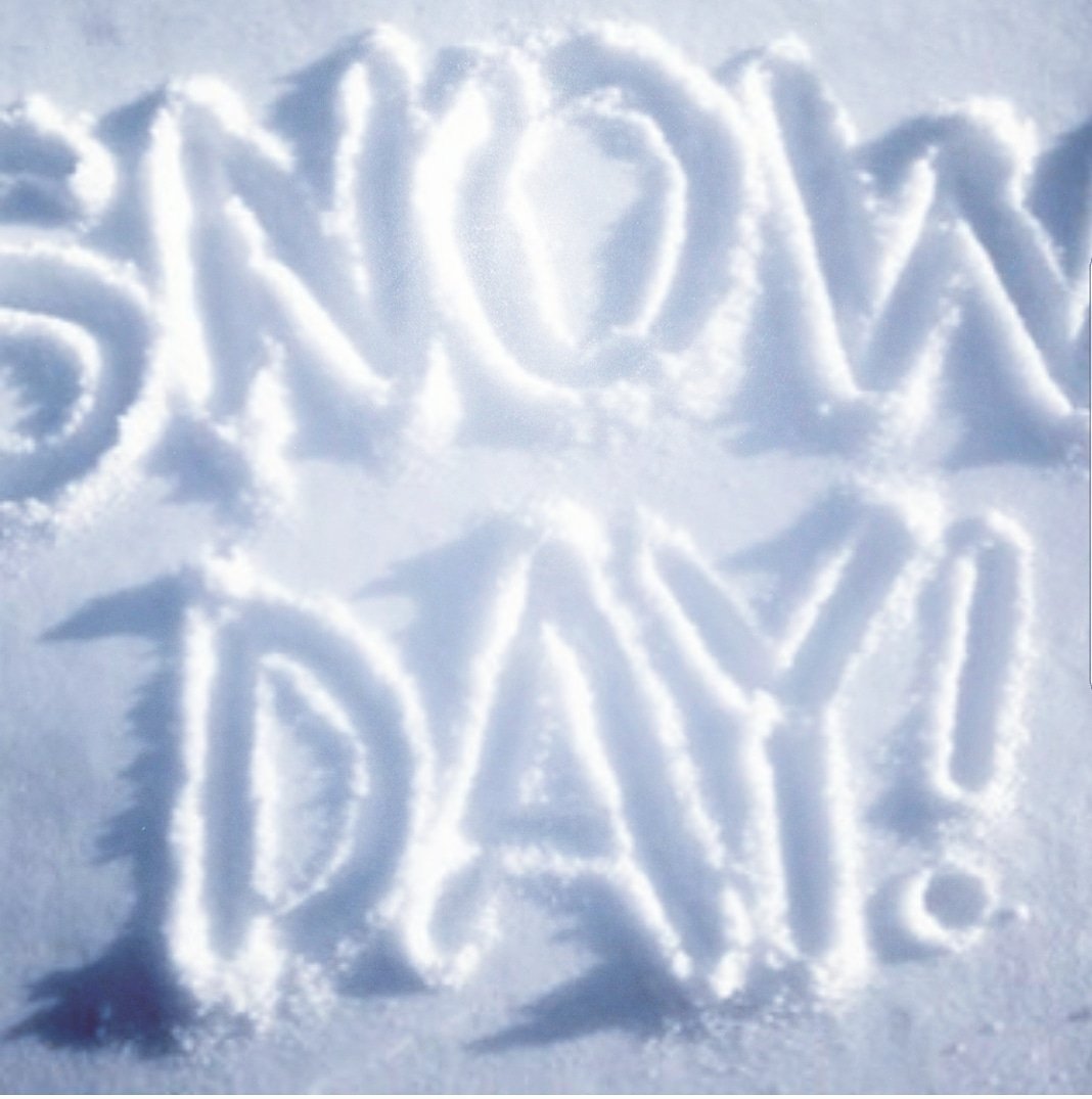 Moonlightmk850's tweet photo. With all this snow, the safest thing to do today is to stay home, therefore we will be CLOSED today.
#snowday #inlikealion #snow #relaxedfoodjoint #gosledding #updatedcafehours #safetyfirst #moonlightcafeandcaterers #thebrewroom #wherestheplow #SafetyFirst #stayhomestaywarm https://t.co/yrLryX93rR