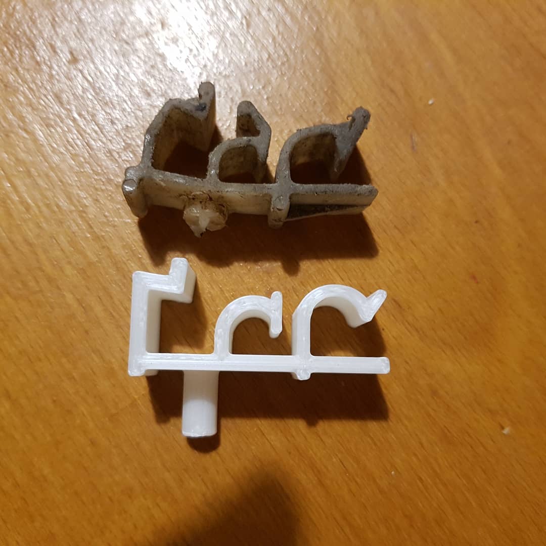 catf3D's tweet photo. Mon conjoint avait besoin de pièces pour tenir des cables pour son alfa Roméo  (frein...) 
Au lieux de les commander, il m'a demandé de les modélisés et de lui imprimé 😁
Je mettrais tout les fichiers sur @Cults3D
#voiture #alfaromeo #fichier #pieceauto #3D #printer  #3dprinting https://t.co/wCu2novonO