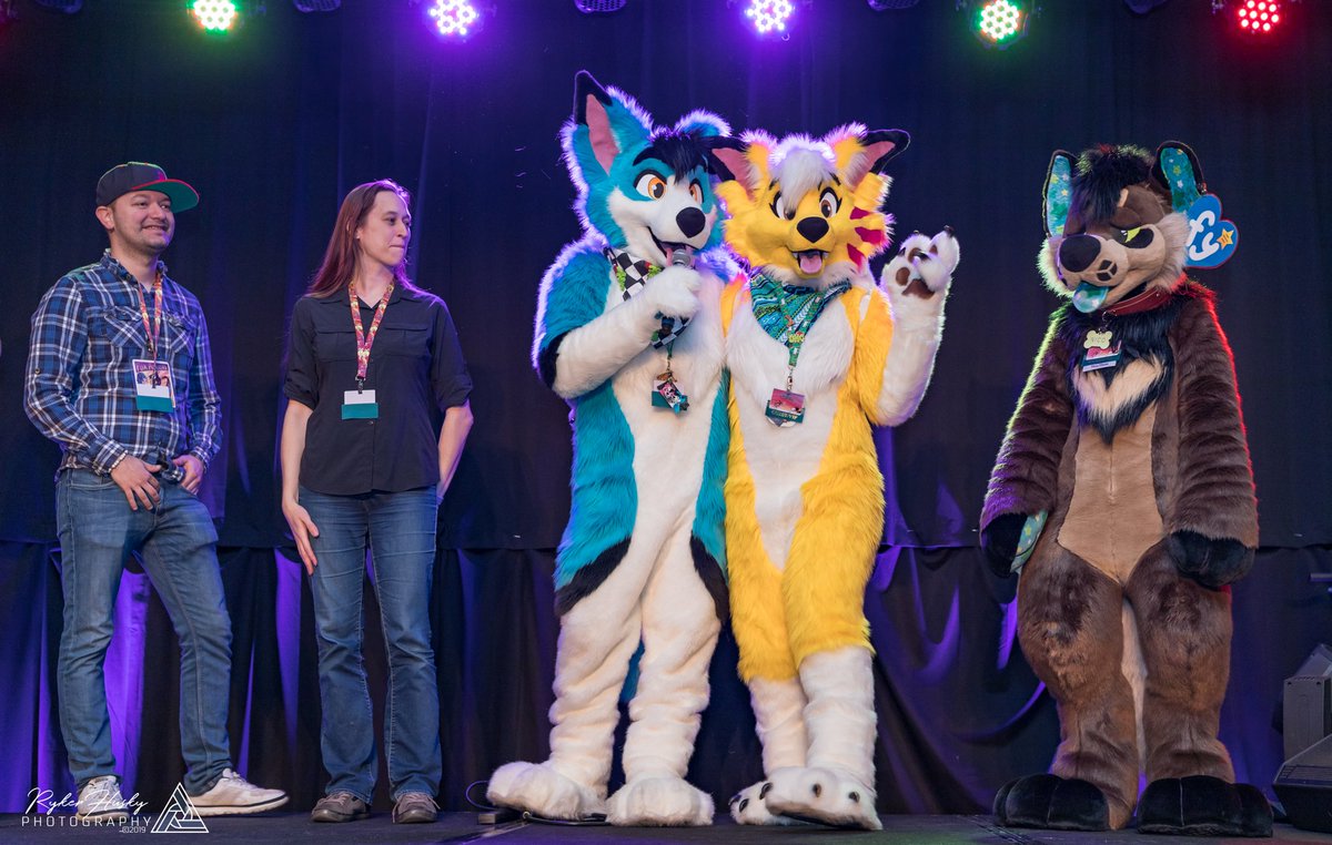 RykerHusky's tweet photo. Happy Monday everyone! My photos from #PDFC2019 @PaintedDesertFC are done.
https://t.co/eITFboZdm3
Feature below:
@peppercoyote @Mohrgears @FoxAmoore @skuffcoyote @BlondeFoxy @DontHugCacti @NeonSlushie @Aikowolf @SkyeCabbit @jaceythefox @ThatOneRoo @tallfuzzball @DJ_Recca https://t.co/d3JcugebyX