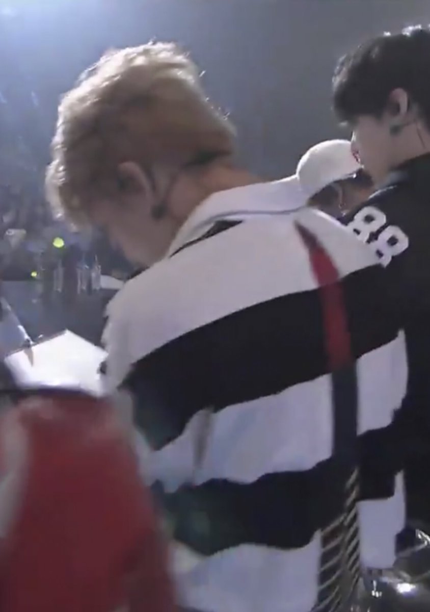 TeamMark82's tweet photo. 이게 나라냐 https://t.co/l9U7cEGCYZ