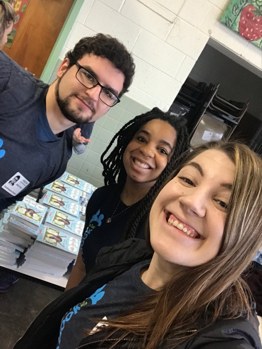 readtothem's tweet photo. Read to Them staff are at Southampton ES for One Richmond One Book.  #OROB2019.  Cleo is here!
⁦@LevarStoney⁩ ⁦@JasonKamras⁩  ⁦@COMMUNITYCLO⁩ ⁦@DrJamesLane⁩ ⁦@TimHightower34⁩ https://t.co/WjSueA88ae
