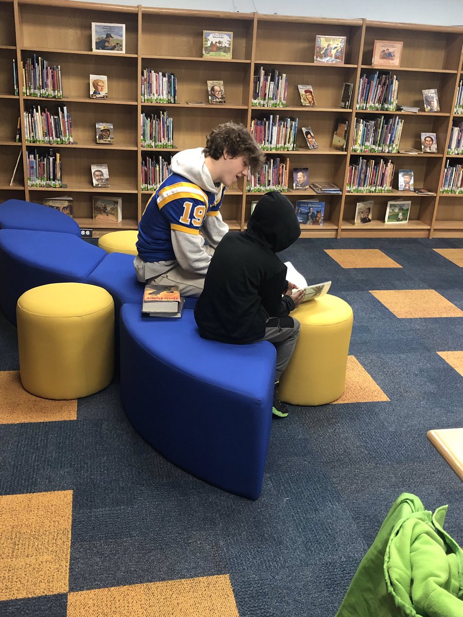 PoundTheRock1's tweet photo. Some of our seniors giving back to the community. https://t.co/3l3tBLyNcI