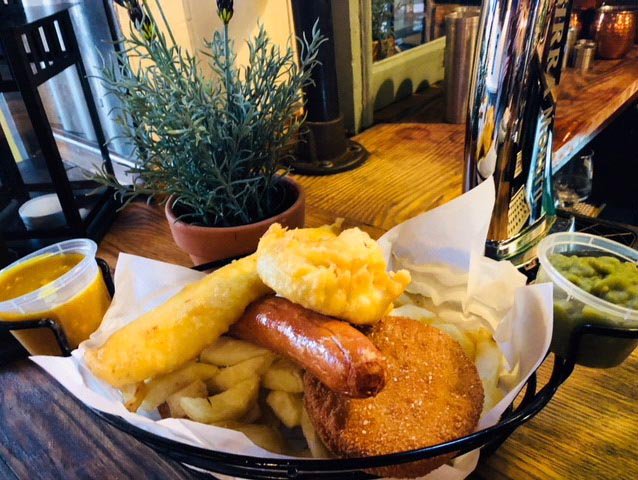 TheCockBewdley's tweet photo. Wednesday Chippy Special 5pm to 8pm for £6.50...
Pick 1 of Mini Fish, Roe or Sausage
With chips &amp; your choice of mushy peas or curry sauce
(FREE medium wine, Amstel or EPA) T&amp;Cs apply
#WorcestershireHour https://t.co/vTg15qio0R