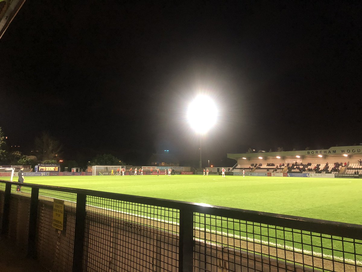 SeekingTheElite's tweet photo. Cold one this evening - Arsenal vs Swansea 23’s. https://t.co/rgPtR7XGCV