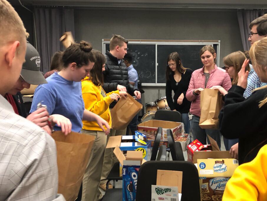 MUTauBeta's tweet photo. Last night, we worked with our @KKPsiEtaUpsilon brothers to make snack packs for Ionic Winter Guard and Mini Mizzou’s upcoming trips! #4gr8rbands https://t.co/mzsf77gzEY