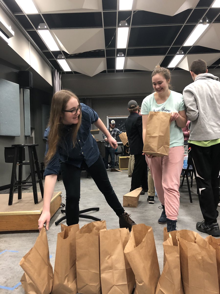 MUTauBeta's tweet photo. Last night, we worked with our @KKPsiEtaUpsilon brothers to make snack packs for Ionic Winter Guard and Mini Mizzou’s upcoming trips! #4gr8rbands https://t.co/mzsf77gzEY