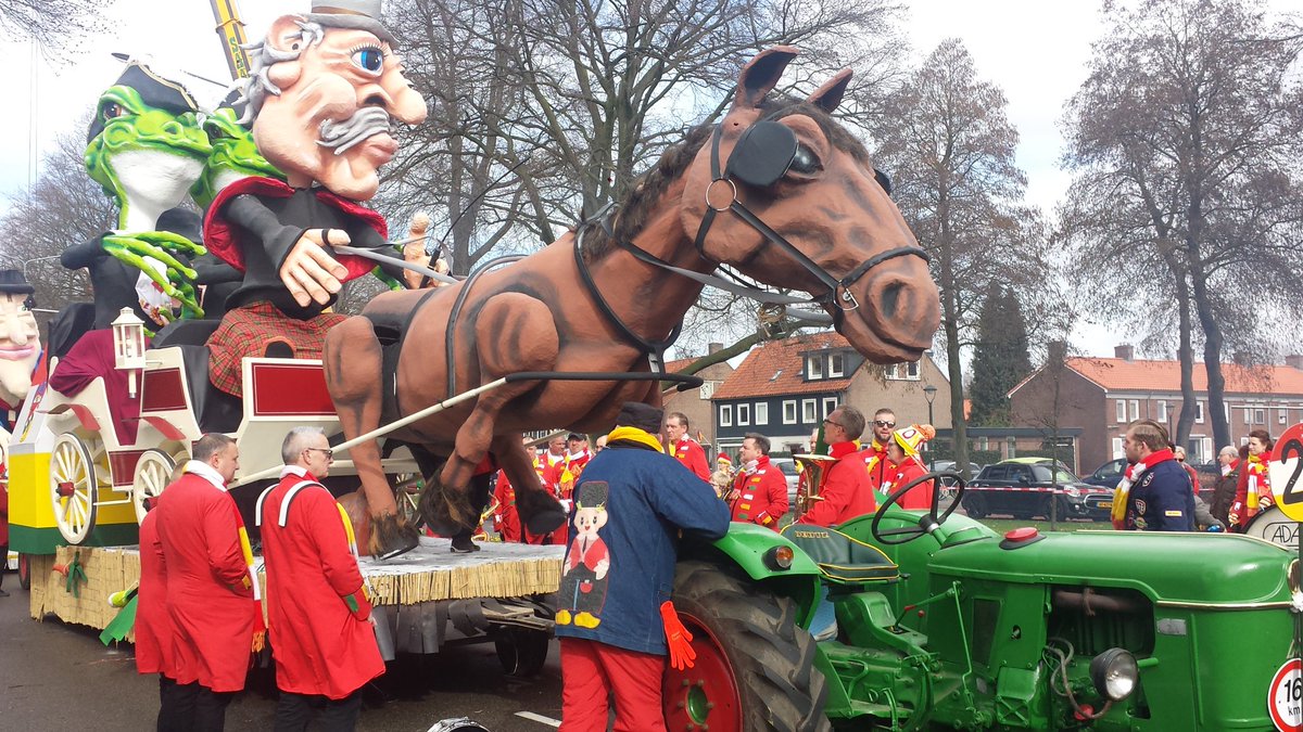 Paardekracht bij #carnaval #Oeteldonk